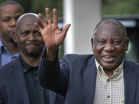 Le président sud-africain échappe à une procédure de destitution