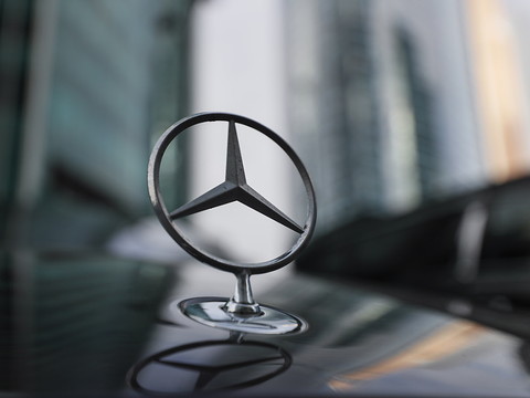 Mercedes-Benz va convertir ses usines de moteurs à l'électrique