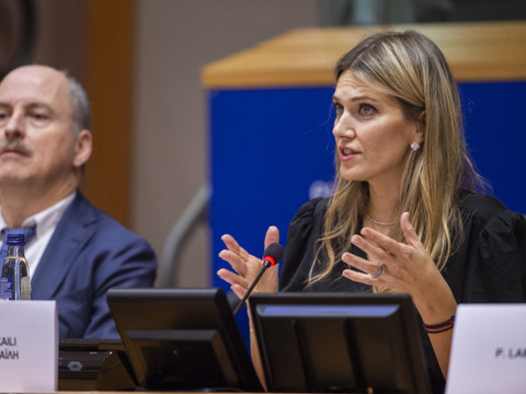Eva Kaili reste écrouée, audience à Bruxelles reportée