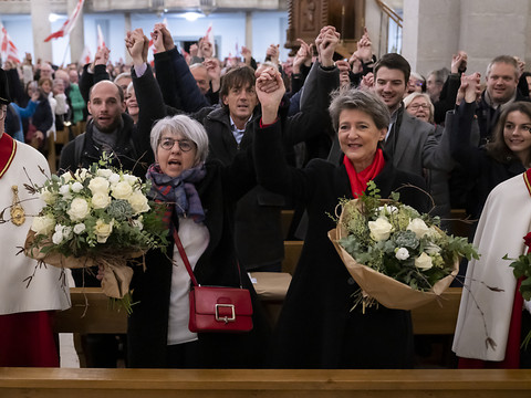 Ferveur populaire dans le Jura pour fêter sa conseillère fédérale