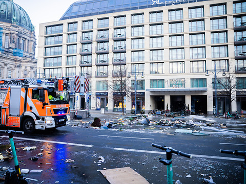 Un aquarium géant explose au milieu d'un hôtel à Berlin