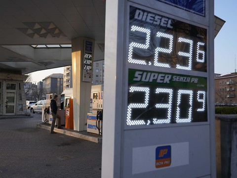 Italie: déficit commercial réduit en octobre