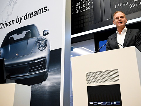 Le patron de Volkswagen et Porsche défend sa double casquette