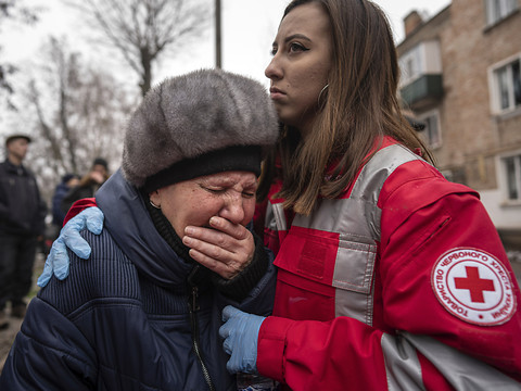 Nouvelles frappes russes, efforts pour rétablir le courant et l'eau
