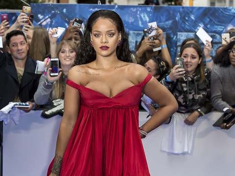 Rihanna diffuse une première vidéo de son bébé