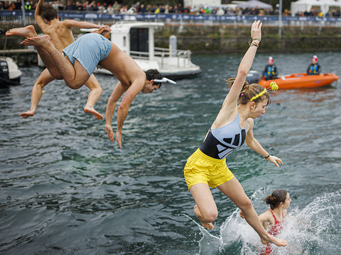 Près de 4000 nageurs s'éclatent dans la rade genevoise