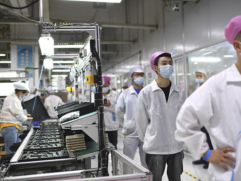 Des Chinois autorisés à reprendre le travail même avec le Covid-19