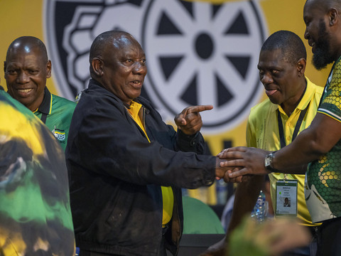 L'ANC renouvelle sa confiance au président Ramaphosa