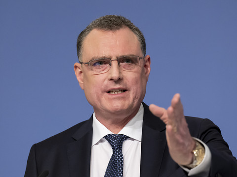 Le patron de la BNS salue les progrès réalisés par Credit Suisse