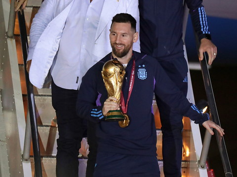 Liesse immense dès l'arrivée des champions du monde argentins