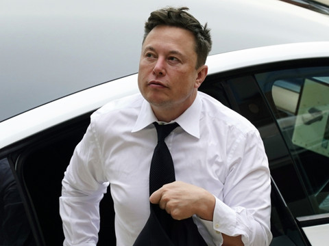 Après avoir tergiversé, Musk annonce lâcher les rênes de Twitter