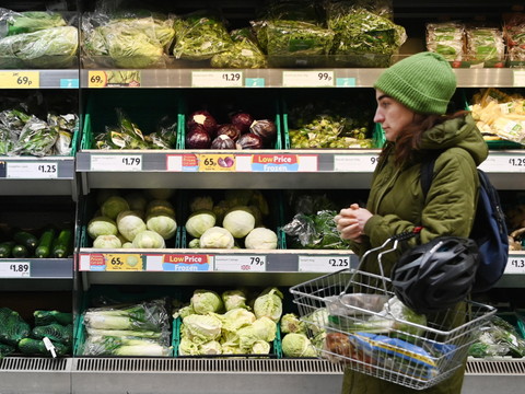 Royaume-Uni: le PIB a reculé un peu plus qu'initialement estimé
