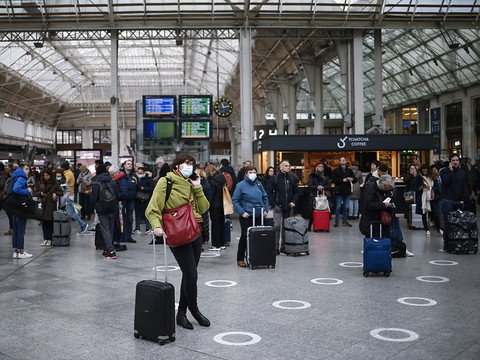Grève à la SNCF: départs de Noël perturbés, Nouvel An en suspens