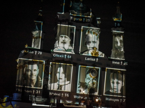 Un artiste lumière suisse fait briller Kiev
