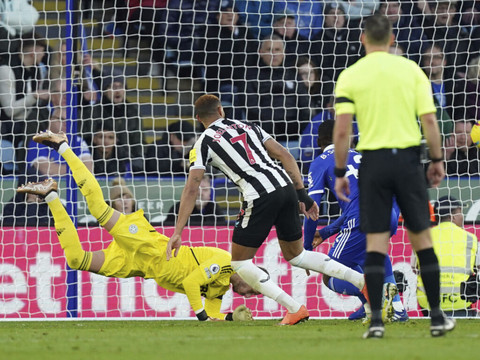 Arsenal solide leader, Newcastle en pleine bourre