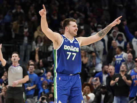 Un éblouissant triple-double record pour Doncic