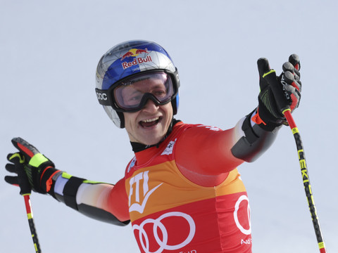 Marco Odermatt en démonstration, Loïc Meillard sur le podium