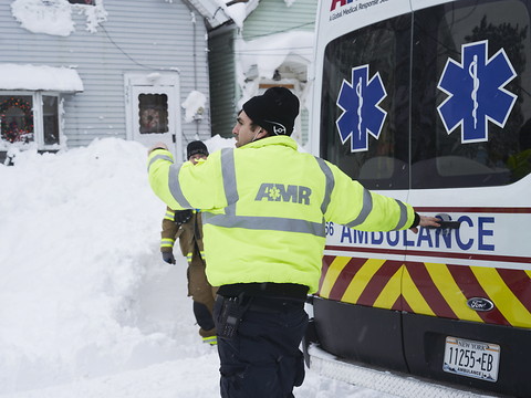 Tempête: au moins 61 morts selon un nouveau bilan