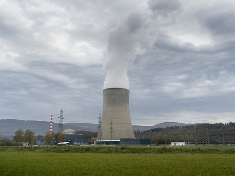 Le nucléaire est trop cher et pas au point, dit une experte