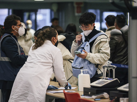 Covid: Berne suit l'UE pour les règles applicables aux voyageurs chinois