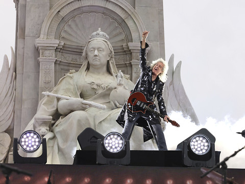 Le guitariste de Queen, Brian May, distingué par Charles III
