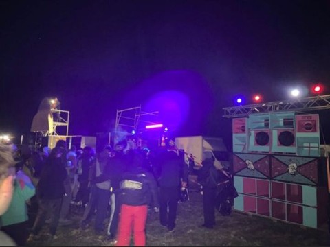 Fête sauvage interrompue par la police dans une forêt à Bulle (FR)