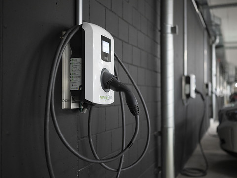 Les voitures électriques continuent à prendre des parts de marché