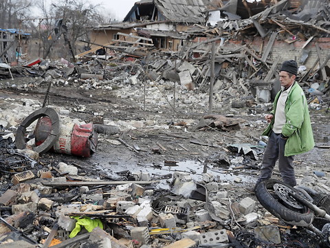 Dégâts aux infrastructures à Kiev après des frappes de drones