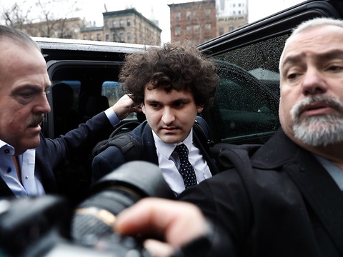 L'ex-patron de FTX Sam Bankman-Fried plaide non coupable