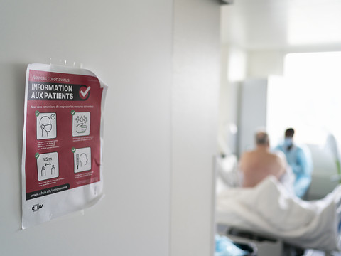 25 décès sur les sept derniers jours, moins d'hospitalisations