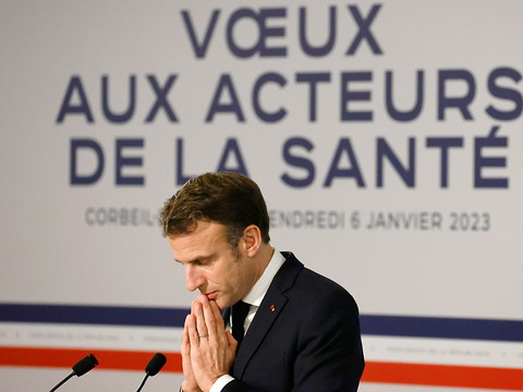 Santé: Macron annonce un plan pour sortir de la 
