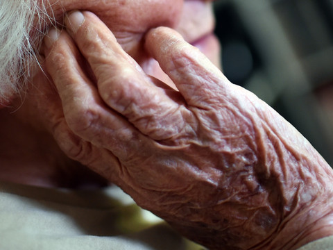 Feu vert à un nouveau traitement très attendu contre Alzheimer