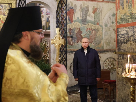 Poutine assiste seul à un office de la Noël orthodoxe