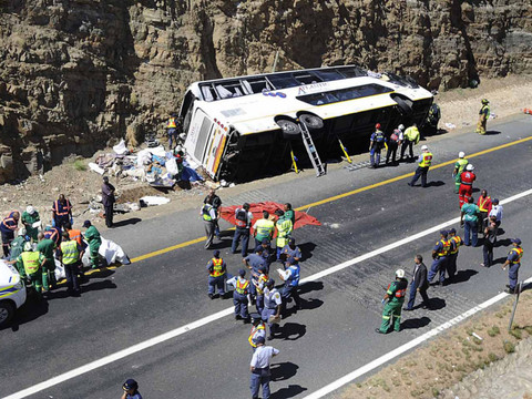 Collision entre deux bus au Sénégal: 40 morts, deuil national