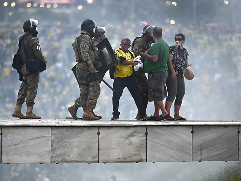 Bolsonaro condamne les 