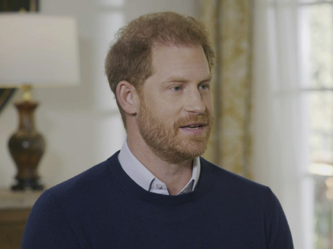 Le prince Harry défend à la télévision ses mémoires 