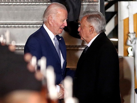 Biden commence sa première visite au Mexique