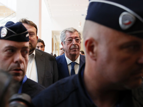 Fraude fiscale: 4,5 et 3,5 ans de prison pour les Balkany