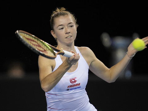 Simona Waltert sauve une balle de match pour rester en vie