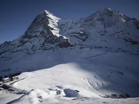 Jusqu'à un mètre de neige fraîche en montagne