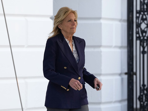 Deux excroissances cancéreuses retirées à Jill Biden