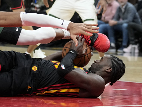 Une remontada inutile des Hawks