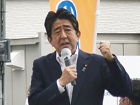 Inculpation du suspect de l'assassinat de Shinzo Abe