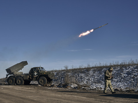 L'Ukraine affirme contenir une offensive russe de 