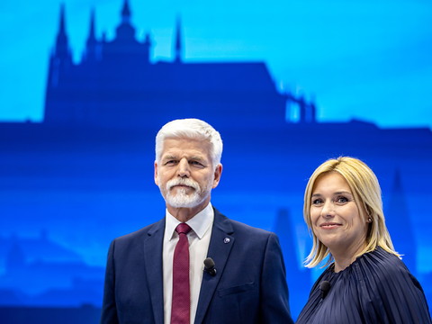 Les Tchèques choisissent leur président lors d'un scrutin serré