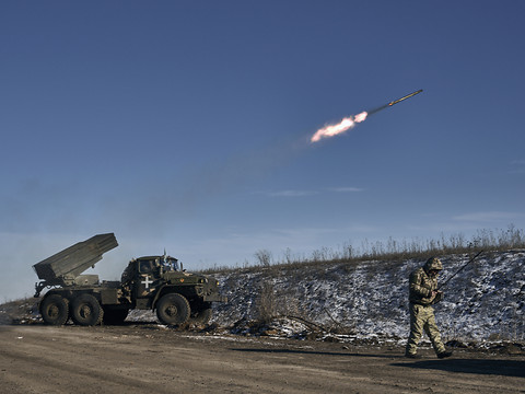 Ukraine: coupures de courant massives, bientôt des chars lourds britanniques
