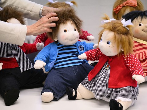 Le CHUV étudie l'effet des poupées thérapeutiques