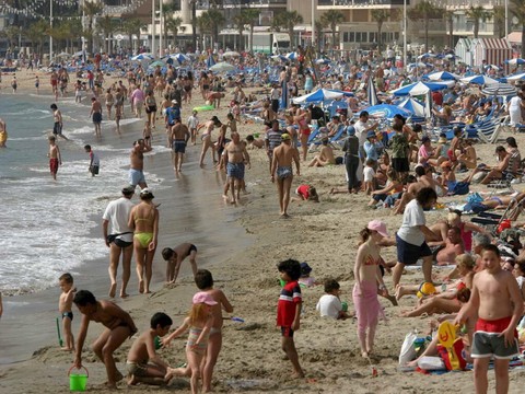 Espagne: le tourisme a dépassé en 2022 le niveau d'avant-pandémie