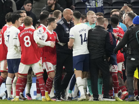 Un supporter inculpé pour l'agression du gardien d'Arsenal
