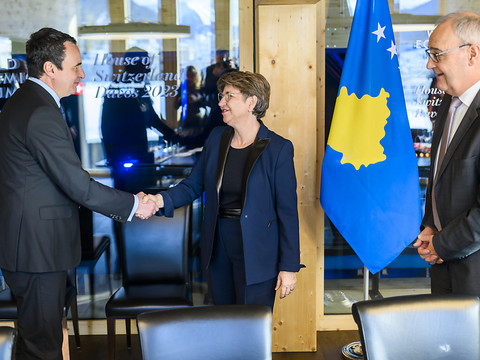 Le Premier ministre kosovar veut davantage de soldats suisses